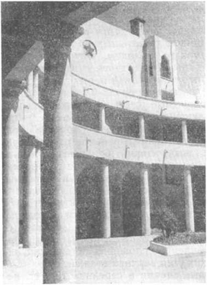 Дом правительства Дагестана в Махачкале (ныне здание Сельскохозяйственного института). 1926—1928 гг. Архит. И. Жолтовский