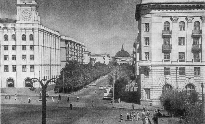 Волгоград (Сталинград). Улица Мира, здание планетария