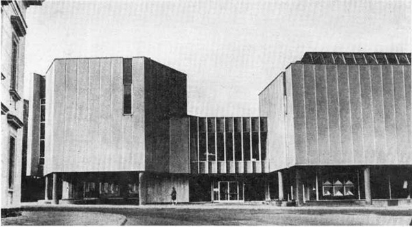 Вильнюс. Дворец выставок. 1967 г. Архит. В. Чеканаускас. Общий вид
