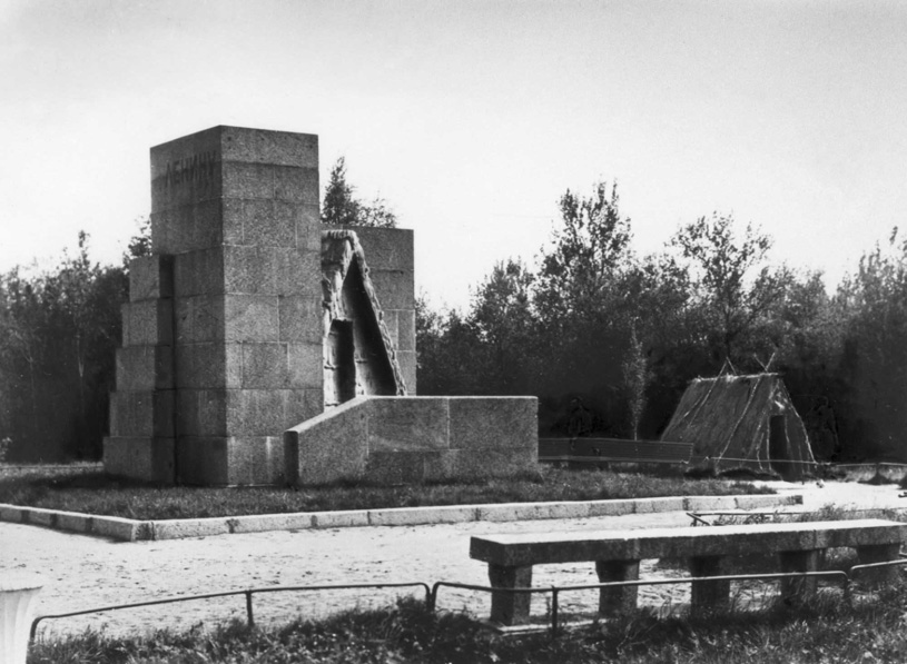 Памятник-шалаш В.И. Ленину в Разливе
