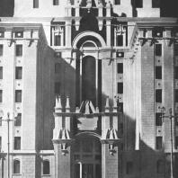 Фрагмент главного входа в здание гостиницы «Ленинградская» на Комсомольской площади. Модель