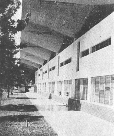 Сантьяго-де-Куба. Медицинская школа Университета Орьенте. Архит. Р. Таскон. 1964 г. Фрагмент фасада