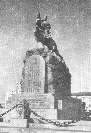 Улан-Батор. Памятник Сухэ-Батору на центральной площади