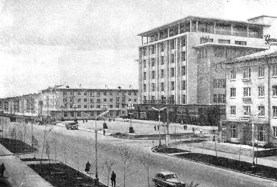 Улан-Батор. Общественно-торговый центр. Универмаг Улсынын-их-Дэлгур. 1961 г.