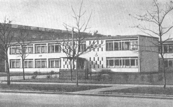 Нова-Гута. Школа. Архит. Ю. Голомб. 1960 г. Общий вид