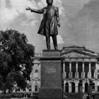 15. М. К. Аникушин. Памятник А. С. Пушкину в Ленинграде. 1957