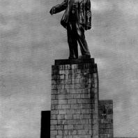 2. И.Д. Шадр. Памятник Ц. И. Ленину на ЗАГЭСе. 1927