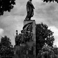 6. М. Г. Манизер. Памятник Т. Г. Шевченко в Харькове. 1935