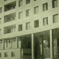 Жилой дом Ленинградского Совета. Лоджии на главном фасаде