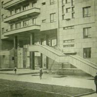 Жилой дом Ленинградского Совета. Дворовый фасад