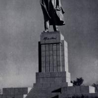 М.Г. Манизер. Памятник В.И. Ленину в Ульяновске. Бронза, гранит. 1940 г.