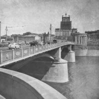 Высотное здание на Смоленской площади со стороны Бородинского моста