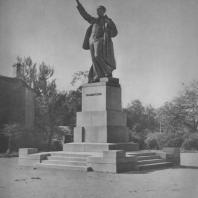 Ленинград. Памятник В. Володарскому. М.Г. Манизер. 1927